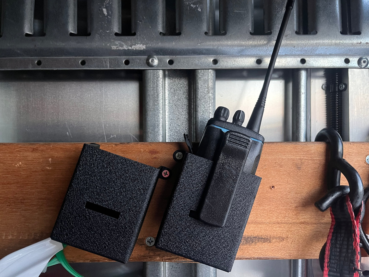 Radio Ridge Wall Mount